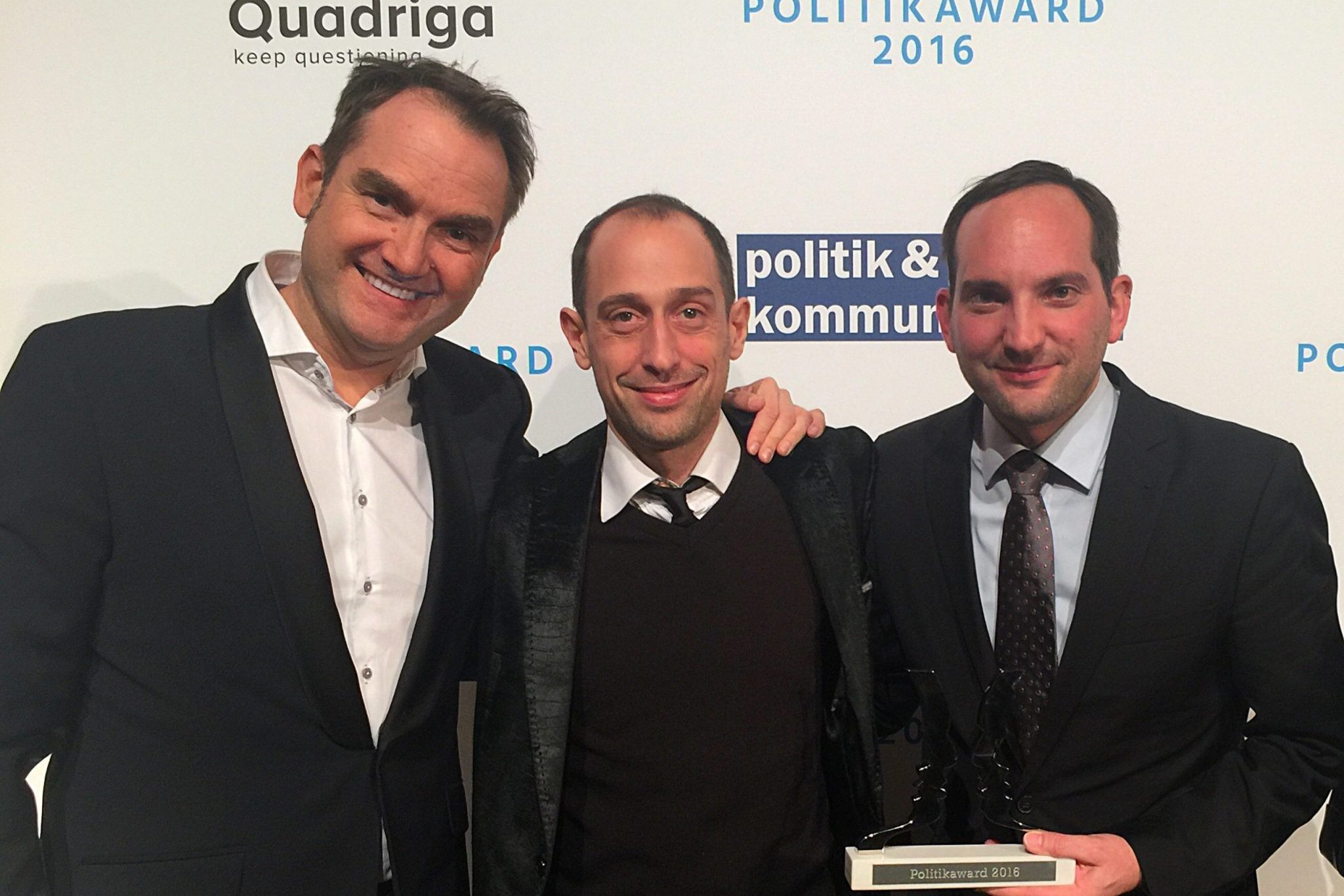 Freuen sich über den Gewinn des Politikawards 2016: v.l.n.r. Dr. Oliver Grün, Vorstand und CEO der GRÜN Software AG, Patrick Heinker, Creative Director bei giftGRÜN und Markus Klügel von der dbb Jugend NRW.