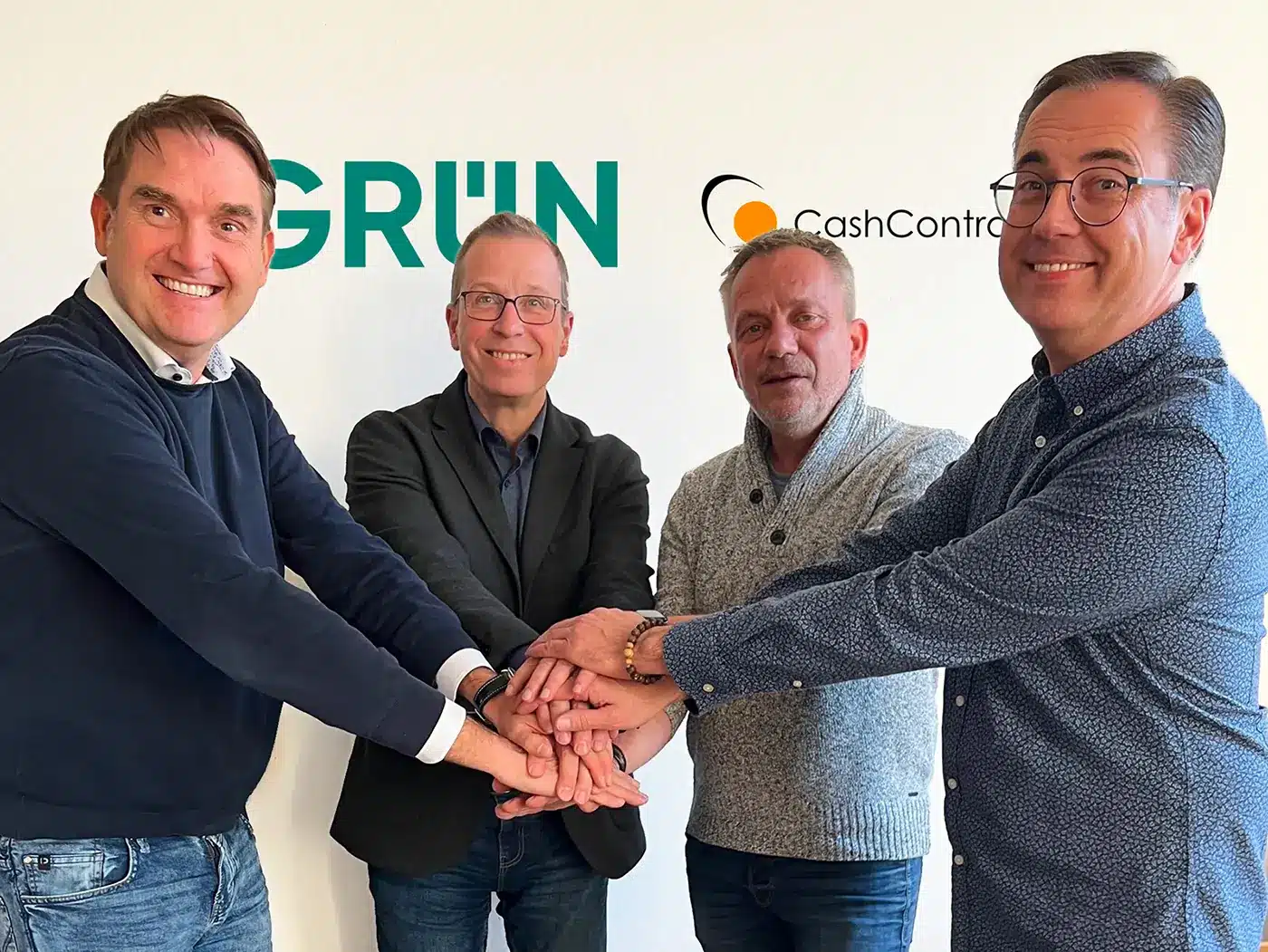 V.l.n.r: Dr. Oliver Grün (CEO GRÜN Software Group GmbH), Norbert Pohlen (CEO GRÜN raw) gemeinsam mit Claus Studener und Detlef Sattler (CashControl Kassensysteme GmbH).