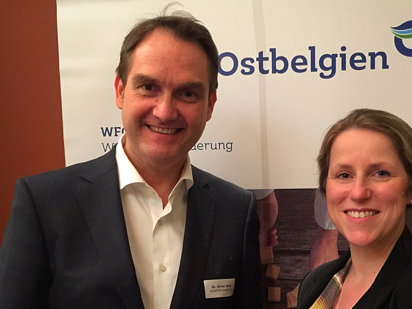 Dr. Oliver Grün, Vorstand der GRÜN Software AG und Isabelle Weykmans, stv. Ministerpräsidentin der Deutschsprachigen Gemeinschaft Belgiens.