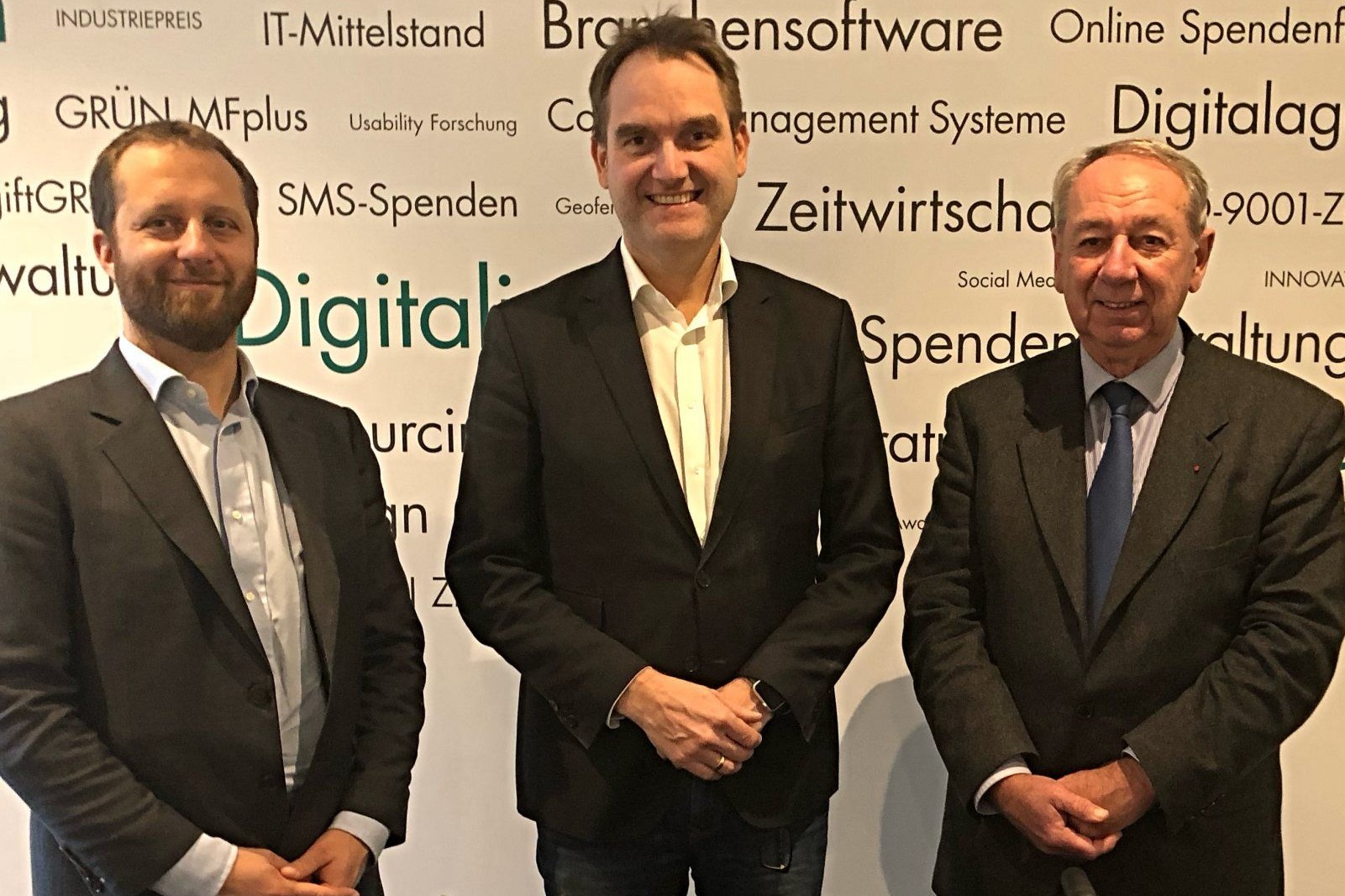 Der Vorstand der DIGITAL SME Alliance: Oliver Grün (Mitte), Vizepräsident Bruno Robine (rechts) und Generalsekretär Sebastiano Toffaletti (links).