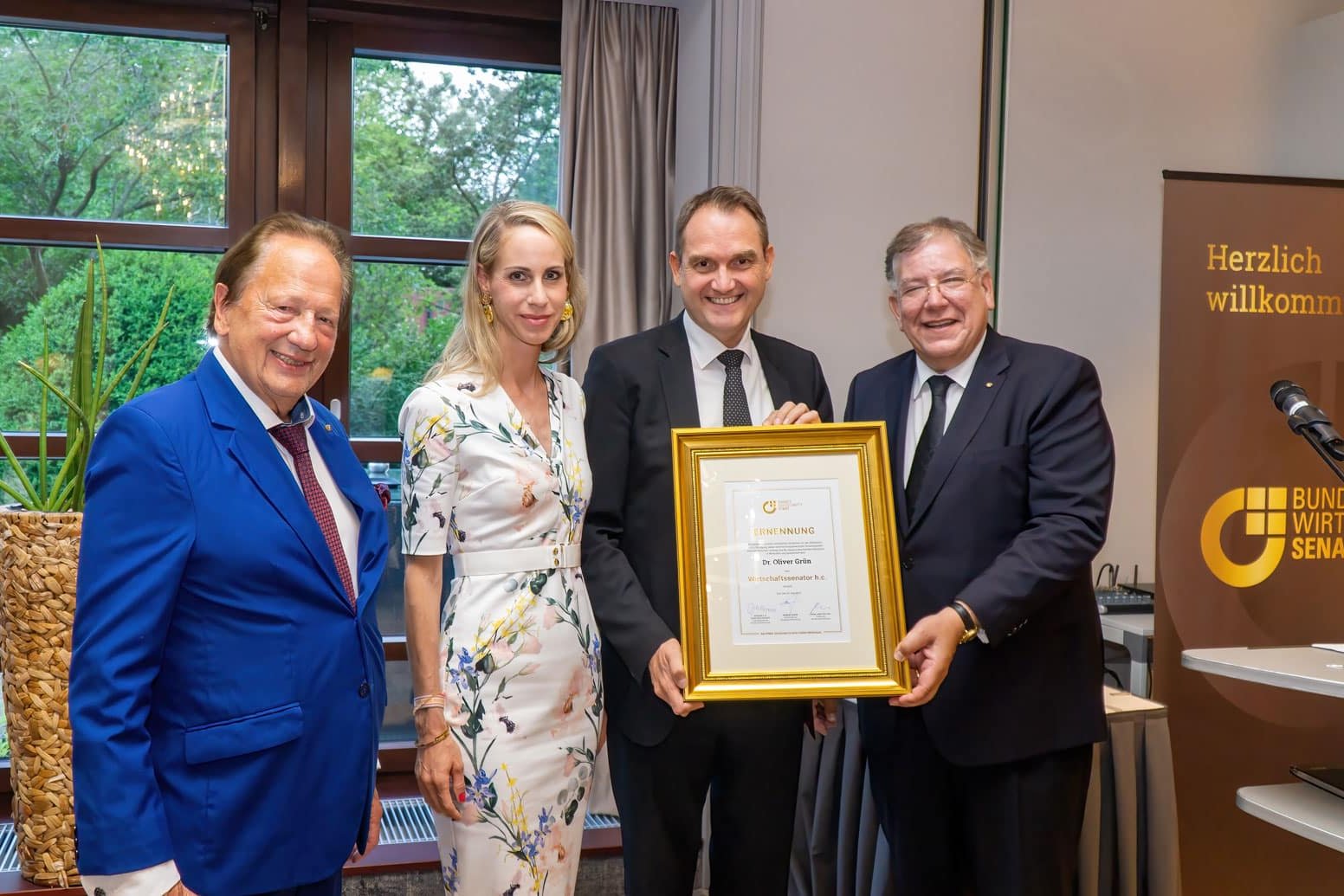 Foto (v.r.n.l.) Christoph Ahlhaus, Oliver Grün, Kathrin Grün, Hans-Josef Döllgen